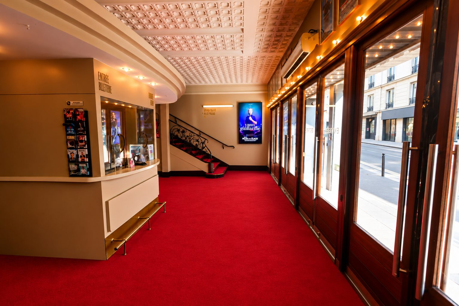 The entrance hall and box office of the Palais des Glaces